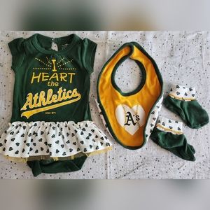 A's onesie, bib, booties set 0/3m